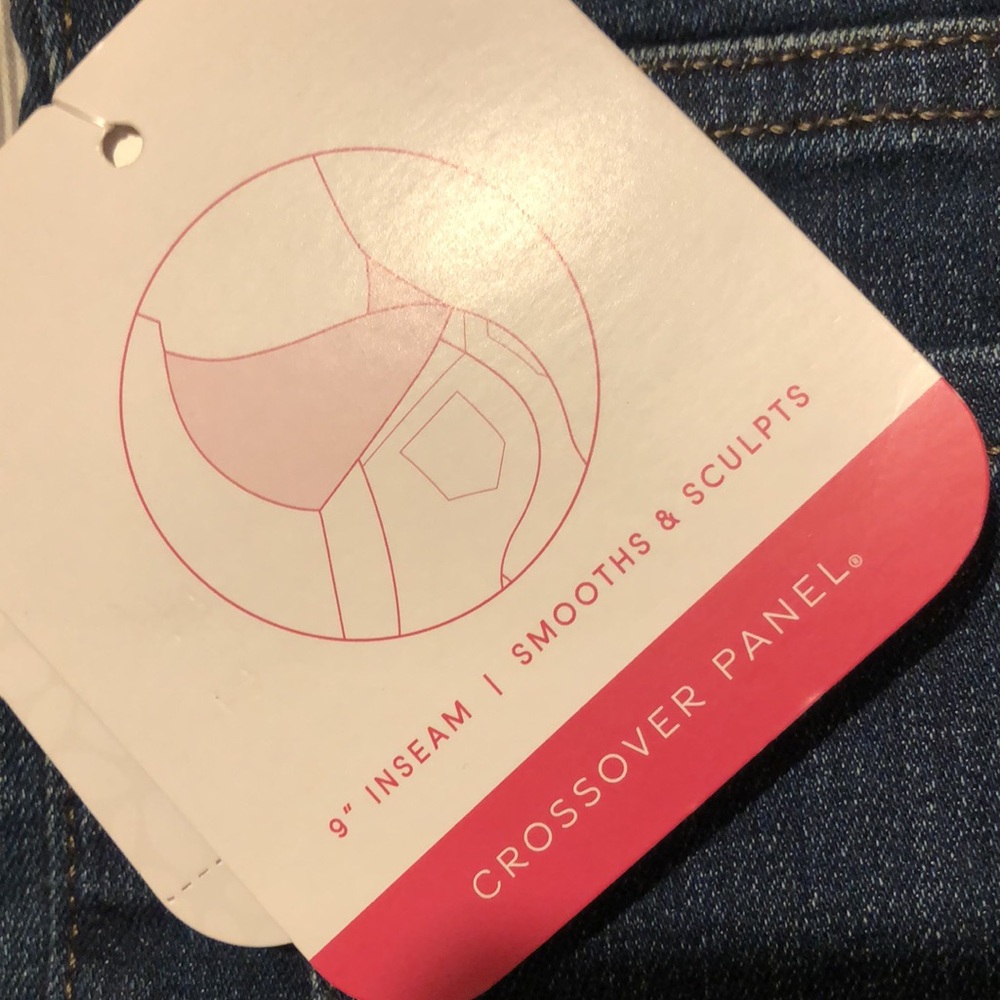 NWT Isabel Maternity Shorts. Size 00/24 - Picture 3 of 5